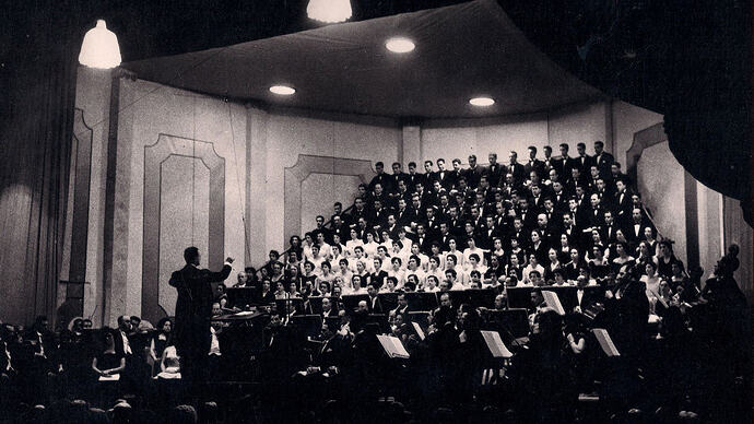Ino Savini dirige la Neuvième au Theatre Rivoli à Porto, 1955