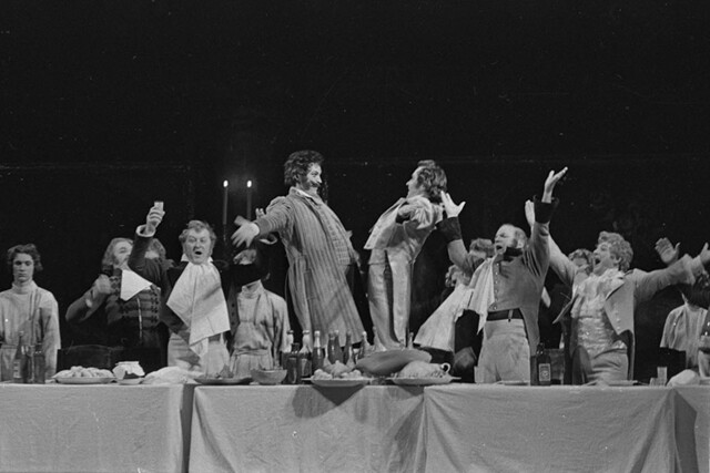 Scène du spectacle Les Âmes mortes. Photo — Archives du théâtre.